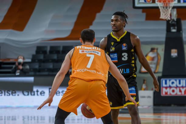 面对的不仅 面对的不仅